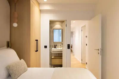 Un ou plusieurs lits dans un hébergement de l'établissement Elegant apartment with AC - 3BR-6P- Montorgueil