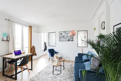 Coin salon dans l'établissement Mid-Term - Batignolles - 15 min-center of Paris