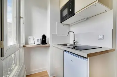 Cuisine ou kitchenette dans l'établissement Cosy studio for 2 people - Malakoff