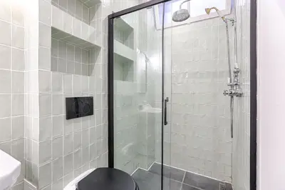 Salle de bains dans l'établissement MyKeypers - Authentic Deluxe 2BR Flat - Rue Montorgueil