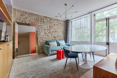 Cuisine ou kitchenette dans l'établissement MyKeypers - Authentic Deluxe 2BR Flat - Rue Montorgueil