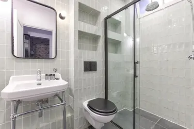 Salle de bains dans l'établissement MyKeypers - Authentic Deluxe 2BR Flat - Rue Montorgueil