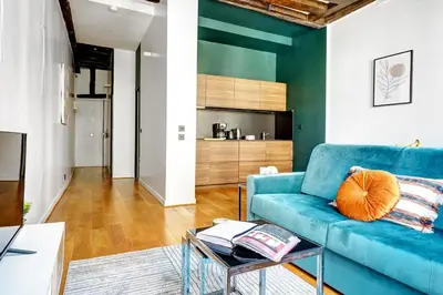 Coin salon dans l'établissement Central 1BR in Le Marais - Close to Notre-Dame - Paris Vacation Rentals