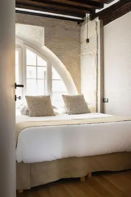 Un ou plusieurs lits dans un hébergement de l'établissement Refurbished Apartment - 2BR 6P - Chatelet