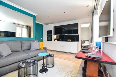 Cuisine ou kitchenette dans l'établissement Cosy appt - Grands boulevards Musee Grevin