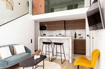 Cuisine ou kitchenette dans l'établissement Bright Loft - 2BR 6P - close to Montmartre