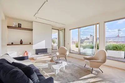 Coin salon dans l'établissement Penthouse with view of the Eiffel Tower-Faubourg