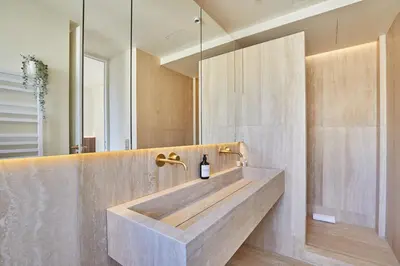 Salle de bains dans l'établissement Penthouse with view of the Eiffel Tower-Faubourg