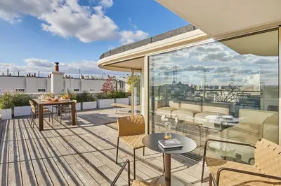 Balcon ou terrasse dans l'établissement Penthouse with view of the Eiffel Tower-Faubourg