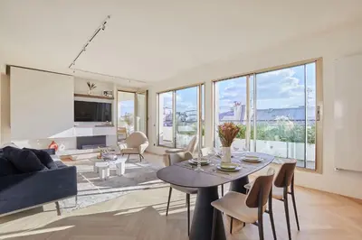 Télévision ou salle de divertissement dans l'établissement Penthouse with view of the Eiffel Tower-Faubourg