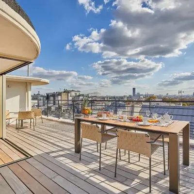 Penthouse with view of the Eiffel Tower-Faubourg