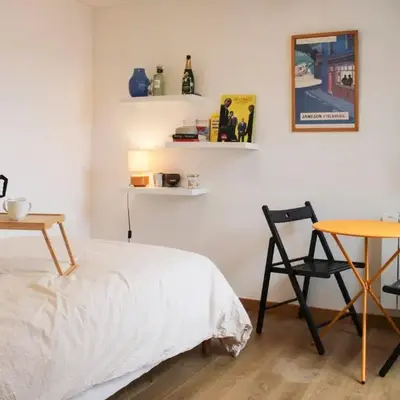 Bright studio near theaters and the Marais