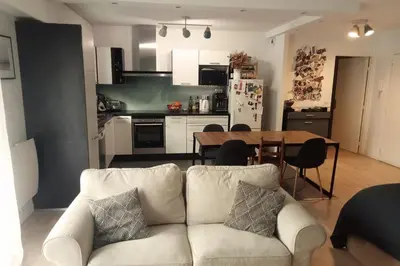 Cuisine ou kitchenette dans l'établissement Quiet stay in Boulogne-Billancourt near Paris