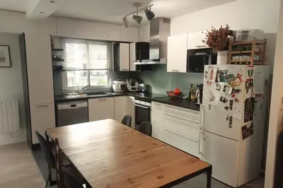 Cuisine ou kitchenette dans l'établissement Quiet stay in Boulogne-Billancourt near Paris