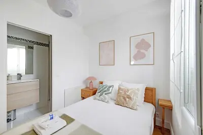 Un ou plusieurs lits dans un hébergement de l'établissement Charming apartment - 1BR-4P- Suresnes