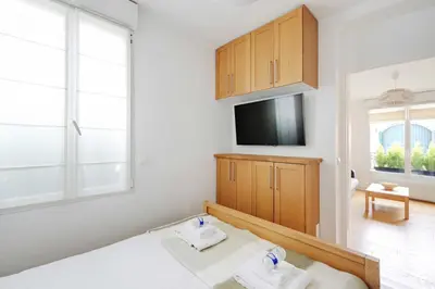 Télévision ou salle de divertissement dans l'établissement Charming apartment - 1BR-4P- Suresnes