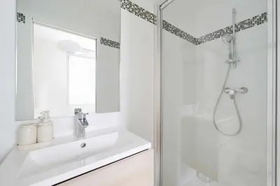 Salle de bains dans l'établissement Charming apartment - 1BR-4P- Suresnes