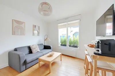 Coin salon dans l'établissement Charming apartment - 1BR-4P- Suresnes