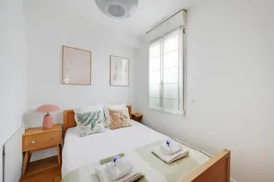 Un ou plusieurs lits dans un hébergement de l'établissement Charming apartment - 1BR-4P- Suresnes