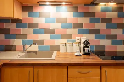 Cuisine ou kitchenette dans l'établissement Designer and stylish flat in vibrant Belleville neighborhood near the metro