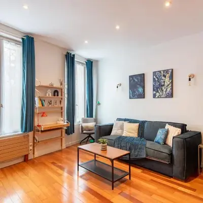 Designer and stylish flat in vibrant Belleville neighborhood near the metro