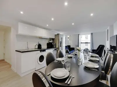 Cuisine ou kitchenette dans l'établissement Appartement in the heart of Paris Opera