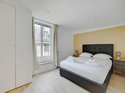 Un ou plusieurs lits dans un hébergement de l'établissement Appartement in the heart of Paris Opera
