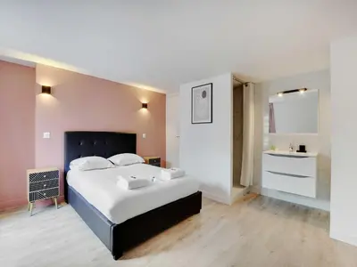 Un ou plusieurs lits dans un hébergement de l'établissement Appartement in the heart of Paris Opera