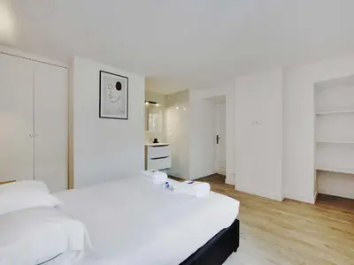 Un ou plusieurs lits dans un hébergement de l'établissement Appartement in the heart of Paris Opera