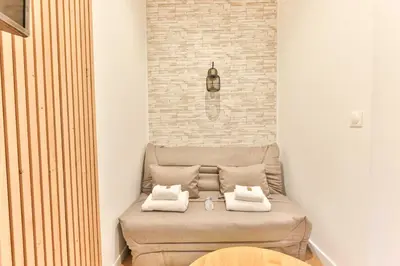 Coin salon dans l'établissement Modern deluxe studio in the heart of Paris