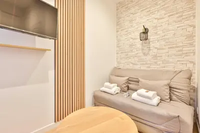 Coin salon dans l'établissement Modern deluxe studio in the heart of Paris