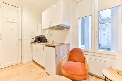 Cuisine ou kitchenette dans l'établissement Modern deluxe studio in the heart of Paris