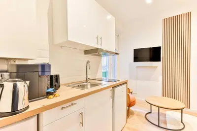 Cuisine ou kitchenette dans l'établissement Modern deluxe studio in the heart of Paris