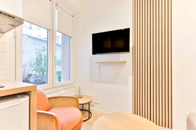 Télévision ou salle de divertissement dans l'établissement Modern deluxe studio in the heart of Paris