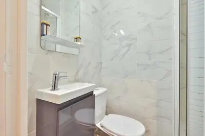 Salle de bains dans l'établissement Modern deluxe studio in the heart of Paris