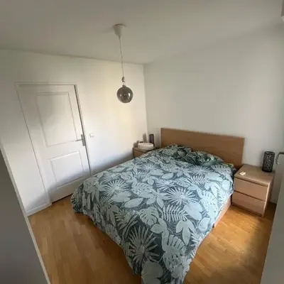 Logement proche centre d'affaires calme et terrasse