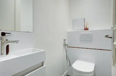 Salle de bains dans l'établissement Arc de Triomphe & Théâtre Marigny - Paris Vacation Rentals