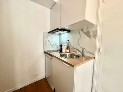 Cuisine ou kitchenette dans l'établissement New 132 Suite Tarantino - Cosy Apartment Paris Center