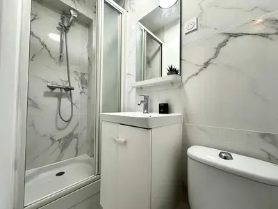Salle de bains dans l'établissement New 132 Suite Tarantino - Cosy Apartment Paris Center
