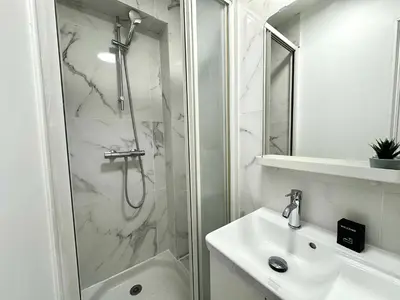 Salle de bains dans l'établissement New 132 Suite Tarantino - Cosy Apartment Paris Center