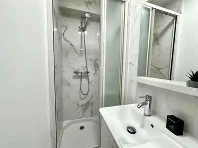 Salle de bains dans l'établissement New 132 Suite Tarantino - Cosy Apartment Paris Center