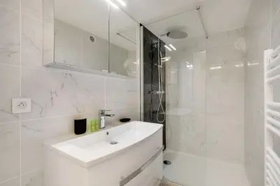 Salle de bains dans l'établissement Charmant appartement- 3BR-8P- Opéra