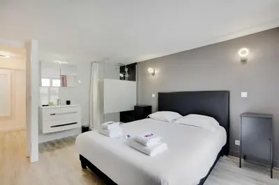 Un ou plusieurs lits dans un hébergement de l'établissement Charmant appartement- 3BR-8P- Opéra