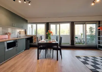 Cuisine ou kitchenette dans l'établissement Terrasse, appartement rénové dans le 15e arr