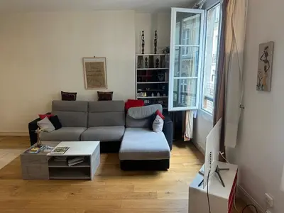 Coin salon dans l'établissement Parisian modern Flat 10 min walk to The Louvre