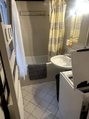 Salle de bains dans l'établissement Parisian modern Flat 10 min walk to The Louvre