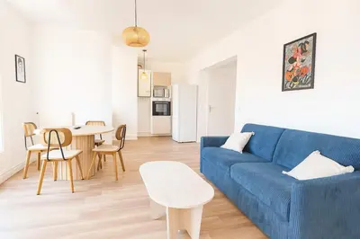 Cuisine ou kitchenette dans l'établissement Appartement Paisible pont de saint cloud - 4P