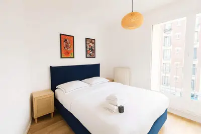Un ou plusieurs lits dans un hébergement de l'établissement Appartement Paisible pont de saint cloud - 4P