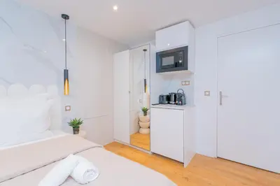 Cuisine ou kitchenette dans l'établissement Luxurious Apartment Stylish Design - René Boulanger