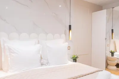 Un ou plusieurs lits dans un hébergement de l'établissement Luxurious Apartment Stylish Design - René Boulanger
